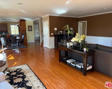 10328 Dunkirk Avenue - Photo Thumbnail 5