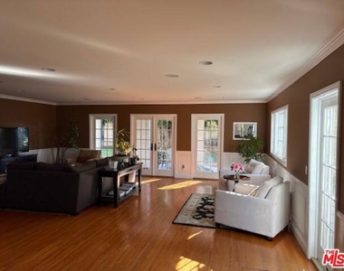 10328 Dunkirk Avenue - Photo Thumbnail 4