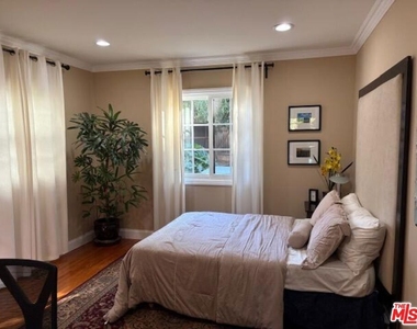 10328 Dunkirk Avenue - Photo Thumbnail 6