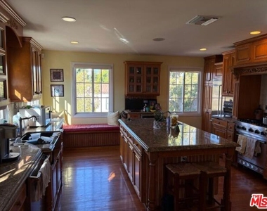 10328 Dunkirk Avenue - Photo Thumbnail 7