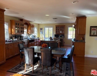 10328 Dunkirk Avenue - Photo Thumbnail 9