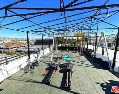 105 S Fairfax Avenue - Photo Thumbnail 16