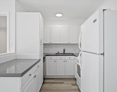 721 Beloit Avenue - Photo Thumbnail 7
