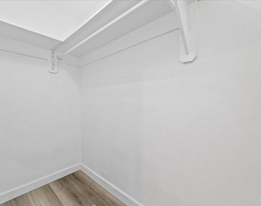 721 Beloit Avenue - Photo Thumbnail 12