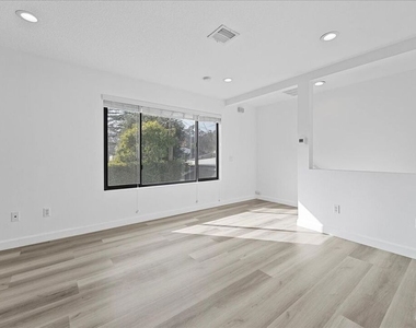 721 Beloit Avenue - Photo Thumbnail 4