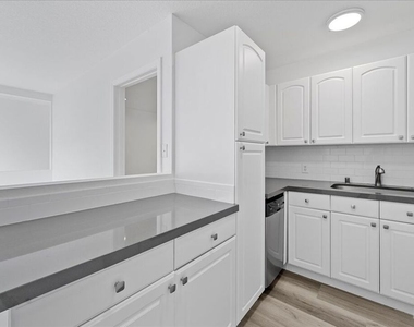 721 Beloit Avenue - Photo Thumbnail 6