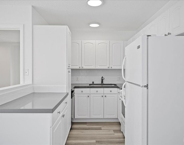 721 Beloit Avenue - Photo Thumbnail 5