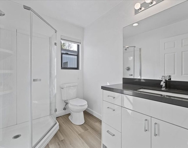 721 Beloit Avenue - Photo Thumbnail 13