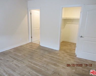 5235 Virginia Avenue - Photo Thumbnail 4