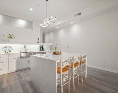 1100 Wilshire Boulevard - Photo Thumbnail 4