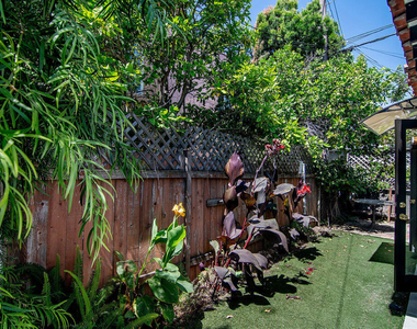 1159 S Hayworth Avenue - Photo Thumbnail 12