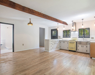 1159 S Hayworth Avenue - Photo Thumbnail 3