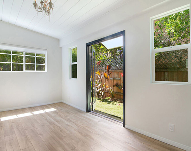 1159 S Hayworth Avenue - Photo Thumbnail 8