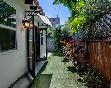 1159 S Hayworth Avenue - Photo Thumbnail 11