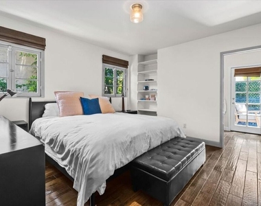 9002 Norma Place - Photo Thumbnail 10