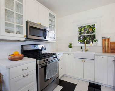 1421 N Alvarado Street - Photo Thumbnail 8