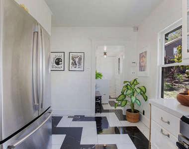 1421 N Alvarado Street - Photo Thumbnail 9