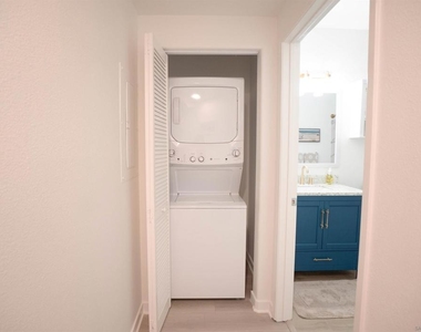 1501 Front St - Photo Thumbnail 8