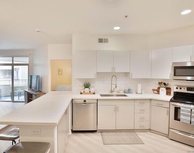 1501 Front St - Photo Thumbnail 4
