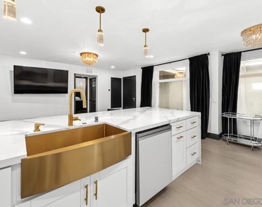 602 W Fir St - Photo Thumbnail 3