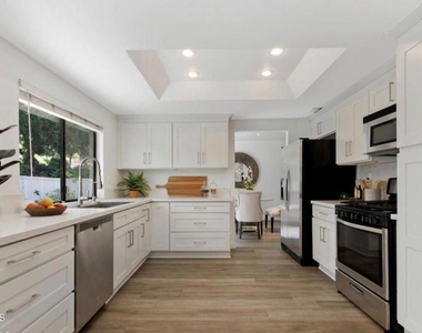 408 Oak Haven Court - Photo Thumbnail 3