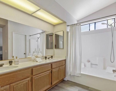 408 Oak Haven Court - Photo Thumbnail 10