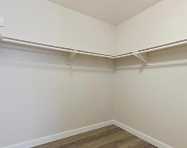 408 Oak Haven Court - Photo Thumbnail 11