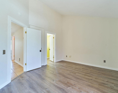 401 E Vista Chino - Photo Thumbnail 21