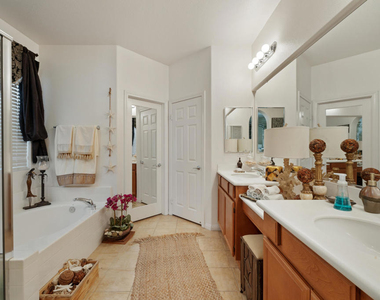 42753 Della Place - Photo Thumbnail 16