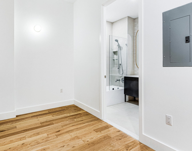 38-38 32nd St 11101 - Photo Thumbnail 9