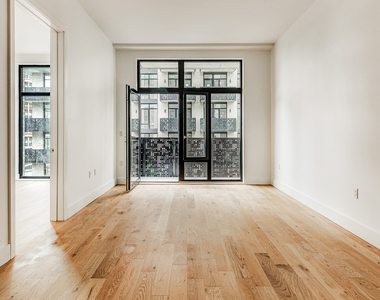 38-38 32nd St 11101 - Photo Thumbnail 6