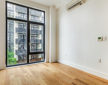 38-38 32nd St 11101 - Photo Thumbnail 4