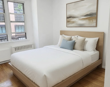 270 West 25th Street - Photo Thumbnail 4