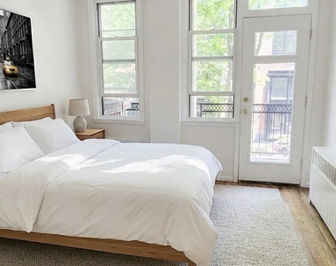 270 West 25th Street - Photo Thumbnail 1