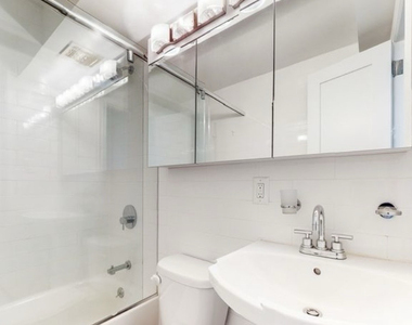 270 West 25th Street - Photo Thumbnail 5