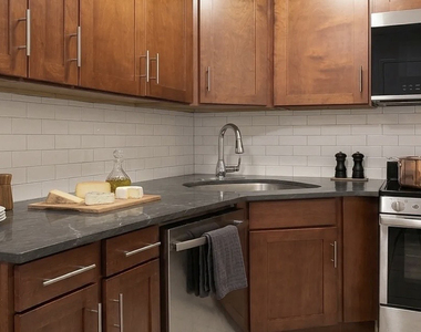 270 West 25th Street - Photo Thumbnail 3