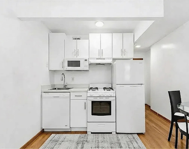 1425 York Avenue - Photo Thumbnail 1