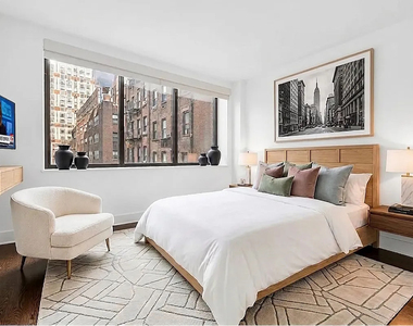 1425 York Avenue - Photo Thumbnail 2