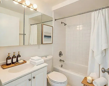 1425 York Avenue - Photo Thumbnail 4