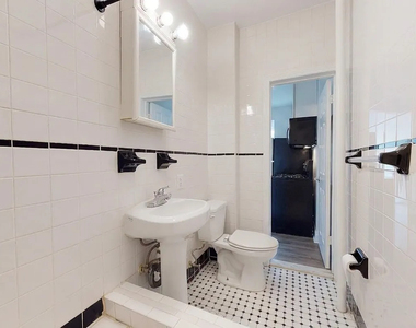 31 West 8th Street - Photo Thumbnail 2