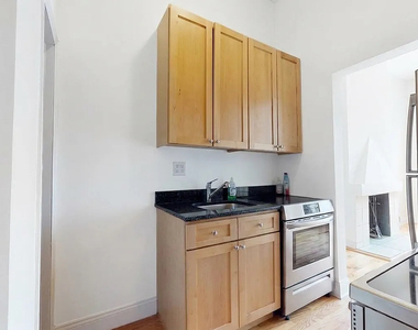 31 West 8th Street - Photo Thumbnail 1