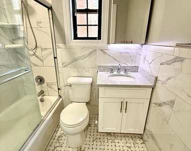 191st Street - Photo Thumbnail 4