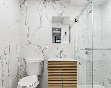 255 West 36th Street - Photo Thumbnail 4
