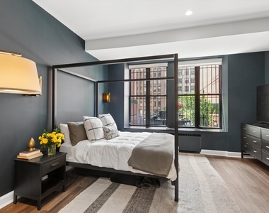 252 W 30th St - Photo Thumbnail 6