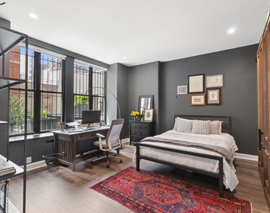 252 W 30th St - Photo Thumbnail 4