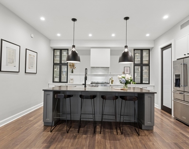 252 W 30th St - Photo Thumbnail 3