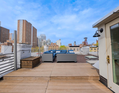 152 Ninth Ave - Photo Thumbnail 5
