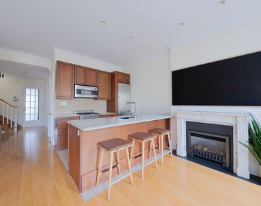 152 Ninth Ave - Photo Thumbnail 1