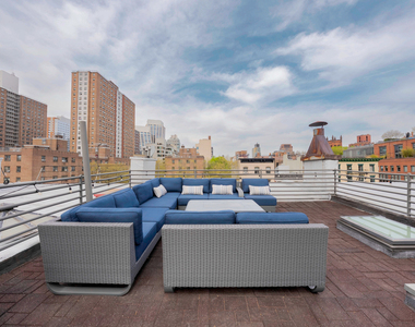 152 Ninth Ave - Photo Thumbnail 3