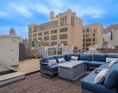152 Ninth Ave - Photo Thumbnail 4